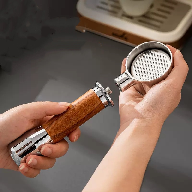 حامل فلتر قهوة بدون قاع 54 مم  - مراجعة Breville Espresso Barista Express وسعره
